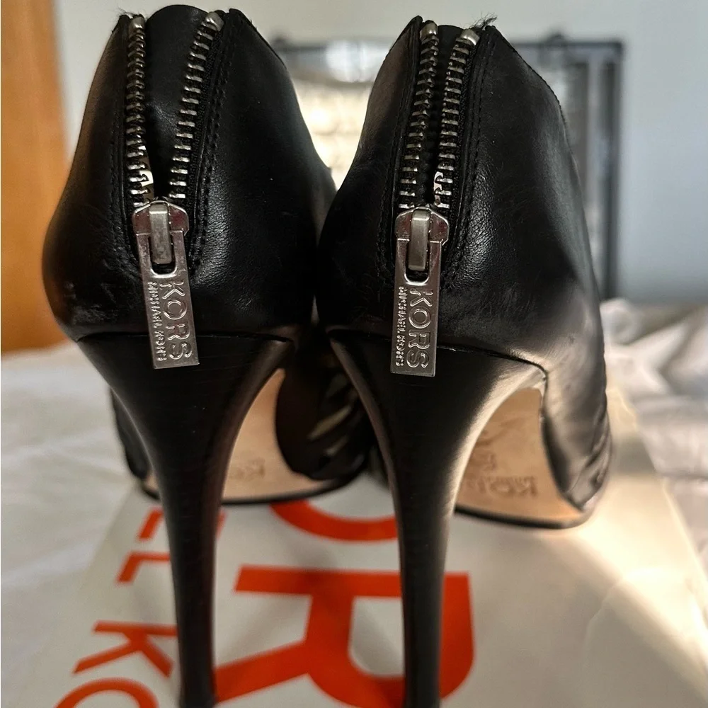 Michael Kors Black Stiletto Heels Elegant‎ Design